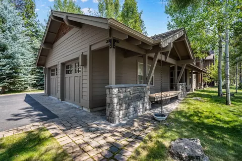 57700 Loon Ln #27, Sunriver, OR 97707