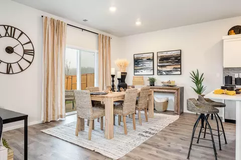 Dining - 2791 Bear Cub Dr # 0028, Medford, OR 97501 photo 1 of 2