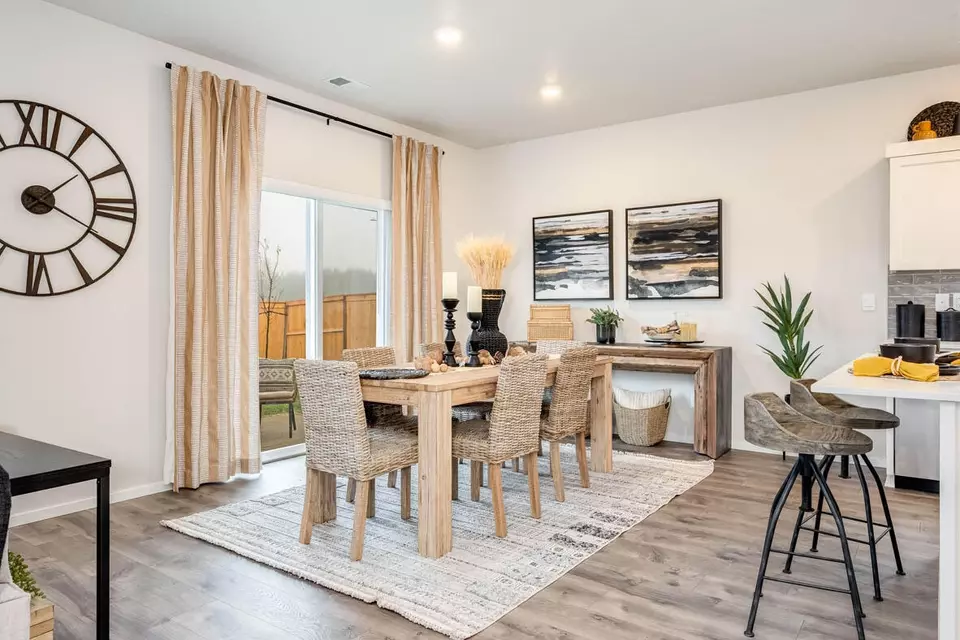 Dining - 2791 Bear Cub Dr # 0028, Medford, OR 97501 photo 1 of 2