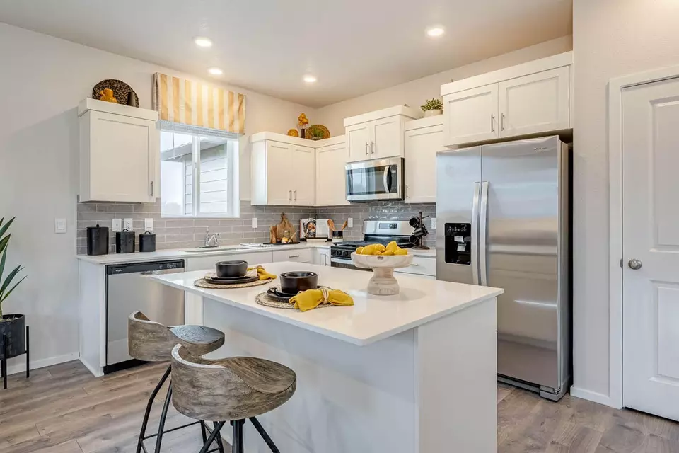 Kitchen - 2791 Bear Cub Dr # 0028, Medford, OR 97501 photo 1 of 2