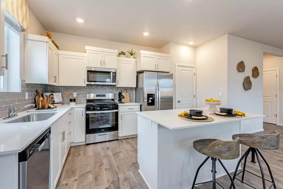 Kitchen - 2791 Bear Cub Dr # 0028, Medford, OR 97501 photo 2 of 2