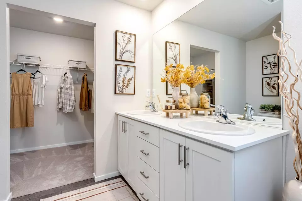 Bath - 2791 Bear Cub Dr # 0028, Medford, OR 97501 photo 2 of 2