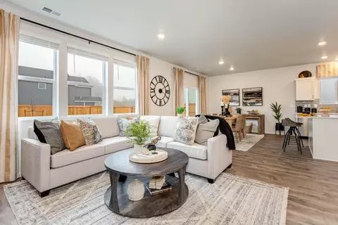 Living - 2791 Bear Cub Dr # 0028, Medford, OR 97501 photo 1 of 2