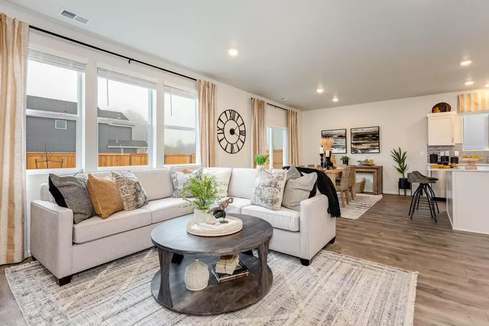 Living - 2791 Bear Cub Dr # 0028, Medford, OR 97501 photo 1 of 2