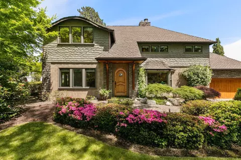 122 Valley View Dr, Medford, OR 97504