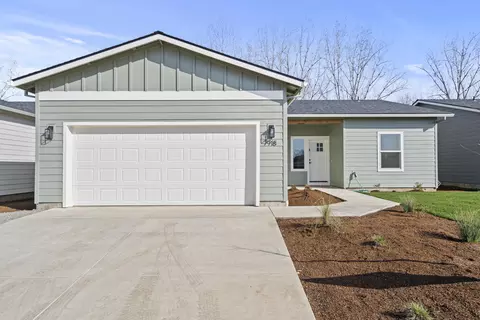 7918 27th St, White City, OR 97503