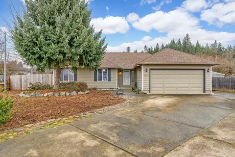 1820 W Harbeck Rd, Grants Pass, OR 97527
