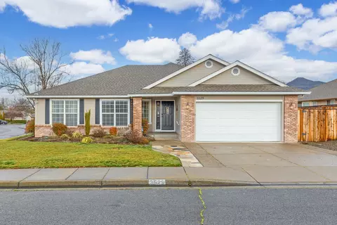 3529 Blue Blossom Dr, Medford, OR 97504