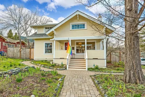329 Beach St, Ashland, OR 97520