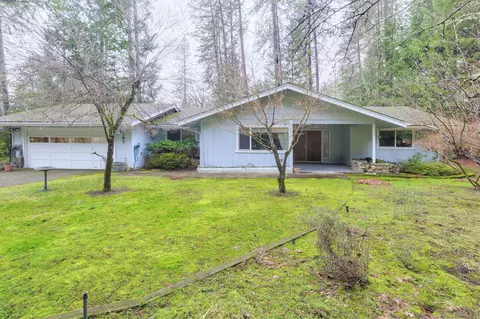 185 Hidden Valley Ln, Rogue River, OR 97537