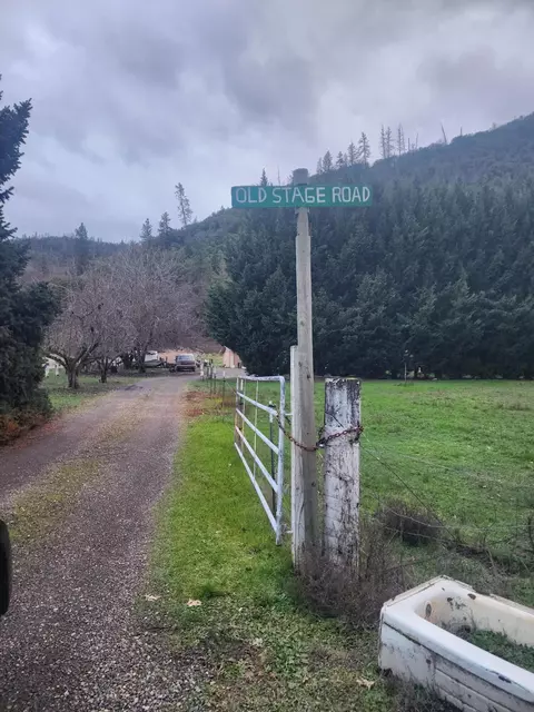 11811 Old Stage Rd, Gold Hill, OR 97525