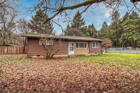 302 S Kerby Ave, Cave Junction, OR 97523