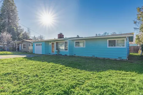 1008 SE Rogue Dr, Grants Pass, OR 97526