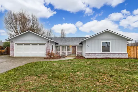 408 Westwind Cir, Eagle Point, OR 97524 photo 2