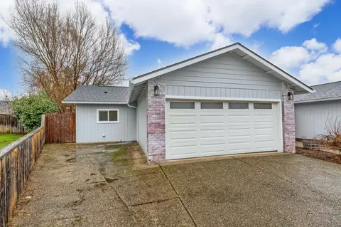 408 Westwind Cir, Eagle Point, OR 97524 photo 4