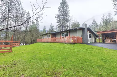 615 Ponderosa Ln, Grants Pass, OR 97527