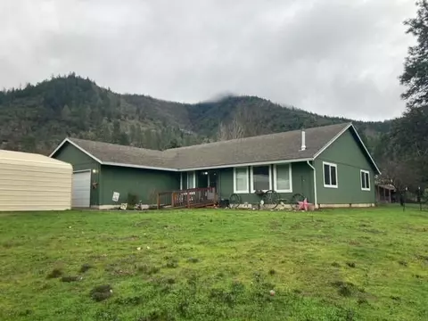 2666 Wards Creek Rd, Rogue River, OR 97537