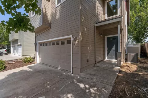 365 Jans Ct, Central Point, OR 97502 photo 3