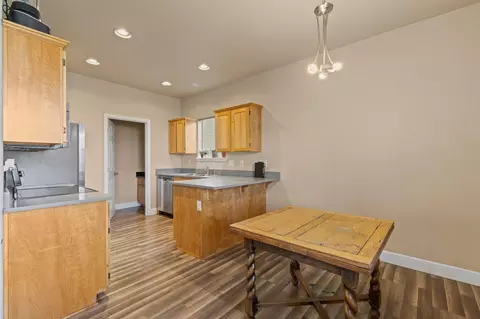 365 Jans Ct, Central Point, OR 97502 photo 8