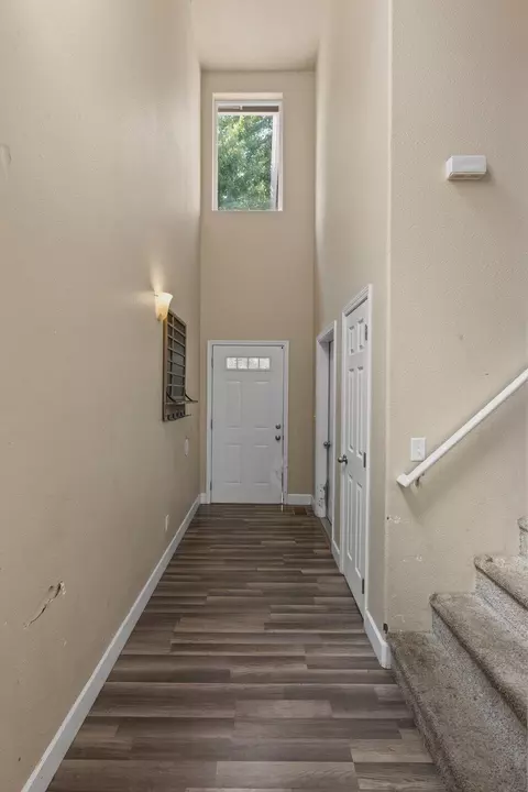 365 Jans Ct, Central Point, OR 97502 photo 4