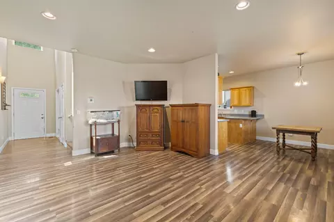 365 Jans Ct, Central Point, OR 97502 photo 6