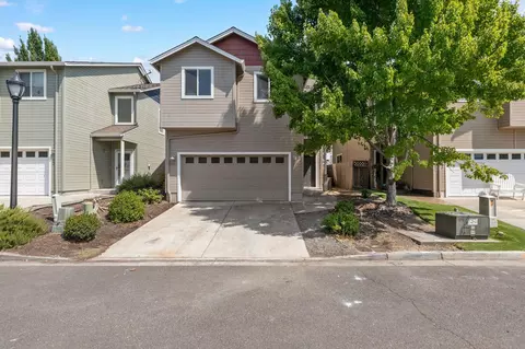 365 Jans Ct, Central Point, OR 97502