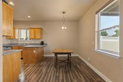 365 Jans Ct, Central Point, OR 97502 photo 7