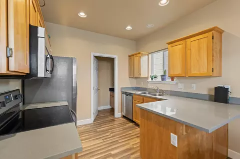 365 Jans Ct, Central Point, OR 97502 photo 9