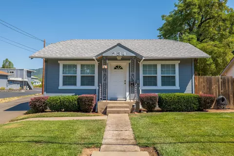 234 NE Savage St, Grants Pass, OR 97526