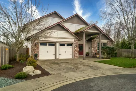 1365 SW Spruce St, Grants Pass, OR 97526
