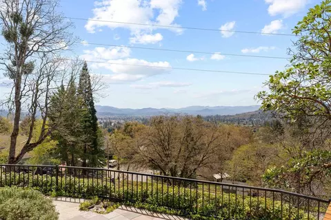 1650 NE Terrace Dr, Grants Pass, OR 97526