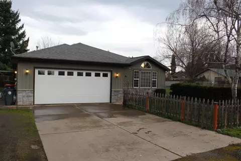 2219 Happy Valley Dr, Medford, OR 97501