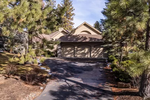 19546 Green Lakes Loop, Bend, OR 97702 photo 2
