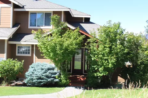 5035 Falcon Dr, Klamath Falls, OR 97601