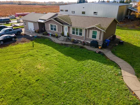 8952 Santiam Loop SE, Aumsville, OR 97325