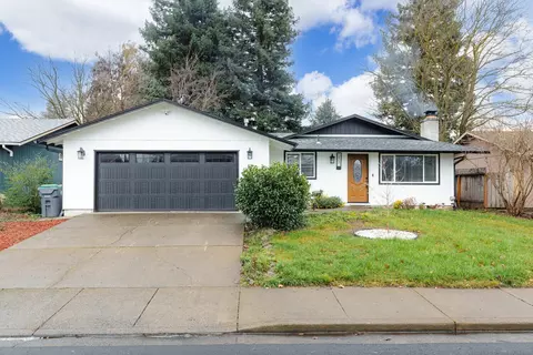 1472 La Mesa St, Medford, OR 97504