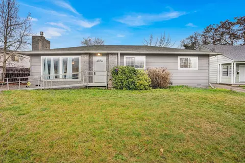 733 NE Wharton Dr, Grants Pass, OR 97526