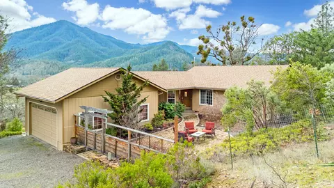 527 China Gulch Rd, Jacksonville, OR 97530
