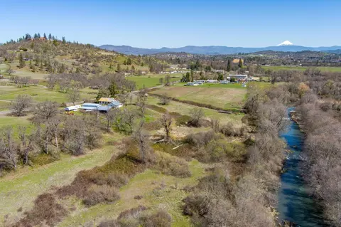 895 Nick Young Rd, Eagle Point, OR 97524 photo 2