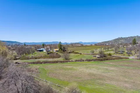 895 Nick Young Rd, Eagle Point, OR 97524 photo 5