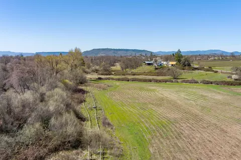 895 Nick Young Rd, Eagle Point, OR 97524 photo 4