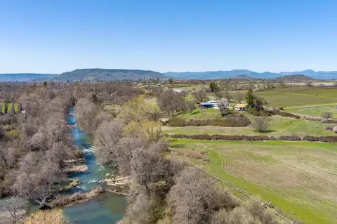 895 Nick Young Rd, Eagle Point, OR 97524