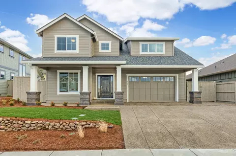 453 Limestone Ln, Medford, OR 97504