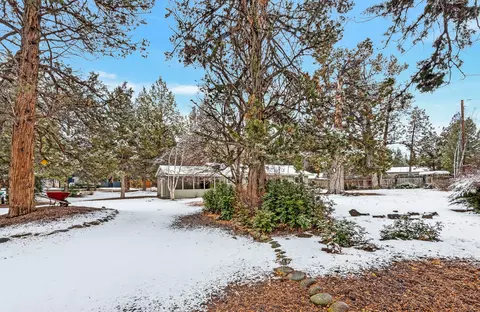 19949 Juniper Ln, Bend, OR 97703 photo 3