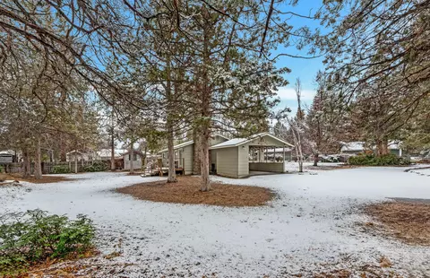 19949 Juniper Ln, Bend, OR 97703 photo 2