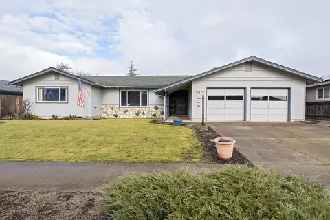 1743 Yukon Ave, Medford, OR 97504