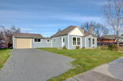 830 W 12th St, Medford, OR 97501
