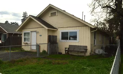 1121 W 10th St, Medford, OR 97501