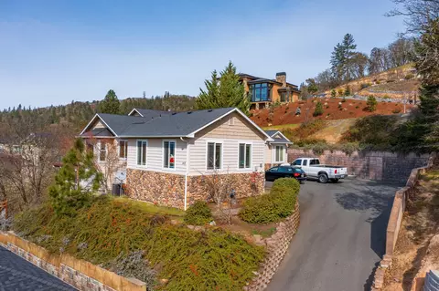 142 NW Native Run Loop, Grants Pass, OR 97526