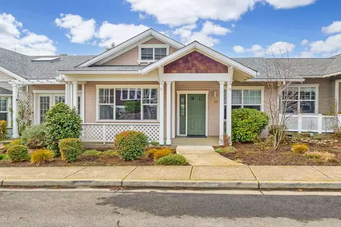 856 Mountain Meadows Dr, Ashland, OR 97520